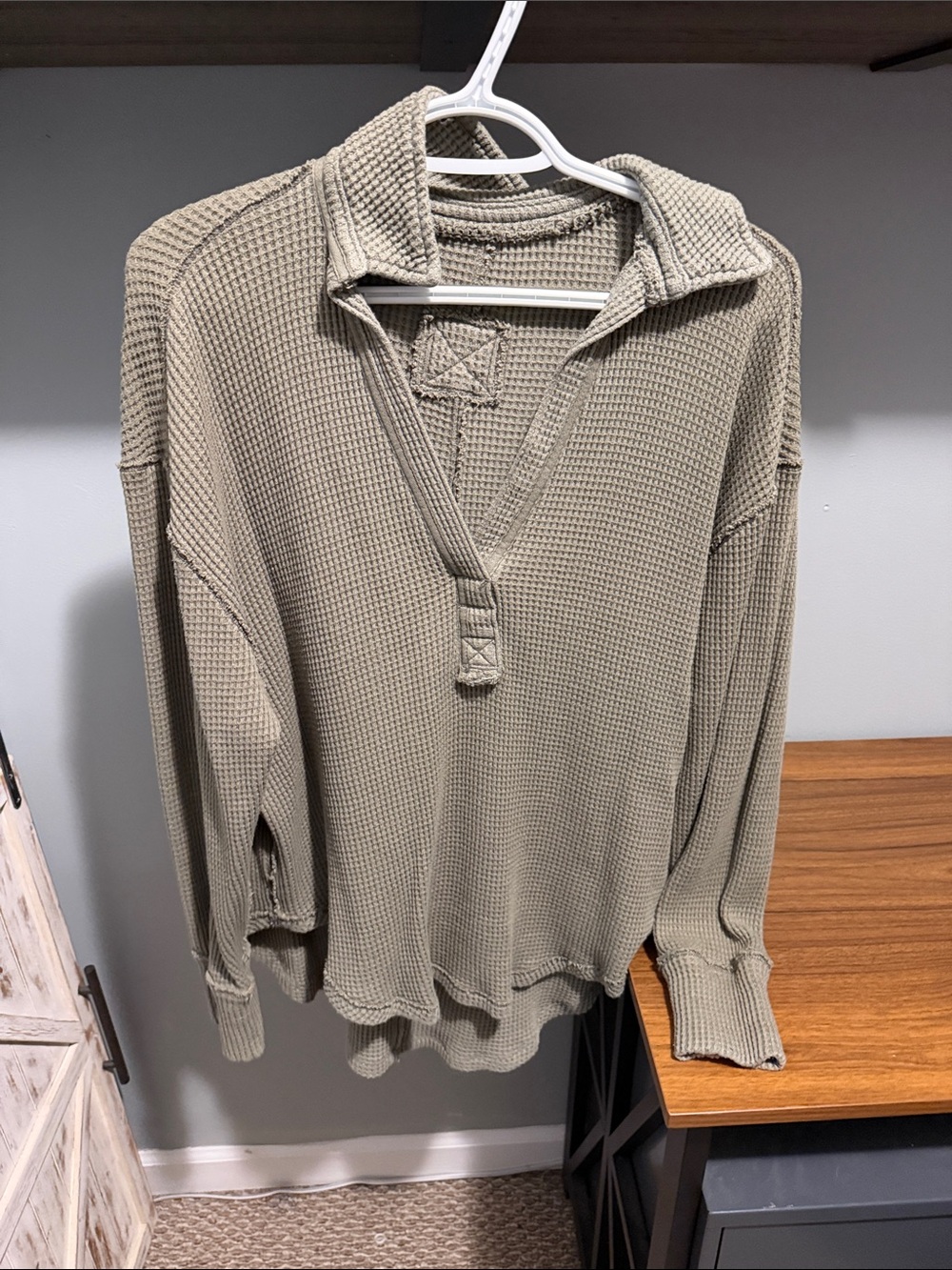 aerie Olive Taupe Waffle V‑Neck Pullover